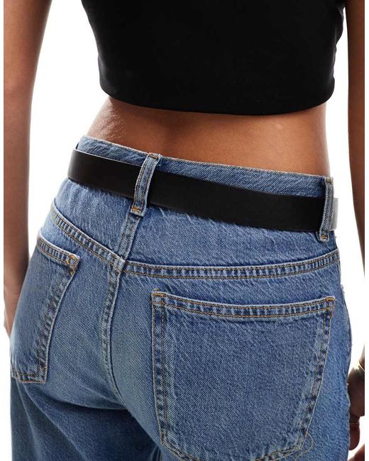 Cintura Nera Con Fibbia Dorata A Forma Di Mezzaluna di Vero Moda in Blue