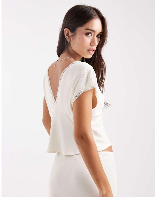 Blusa Blanco De Satén Con Ribete De Encaje De (Parte De Un Conjunto) ASOS de color White