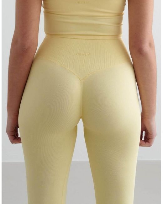 Aim'n Petite in het Yellow