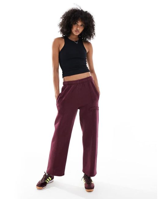 Joggers Burdeos De Pernera Recta Y Corte Ancho Con Logo De Felpa Cepillada De (Parte De Un Conjunto)-Rojo Santa Cruz de color Red