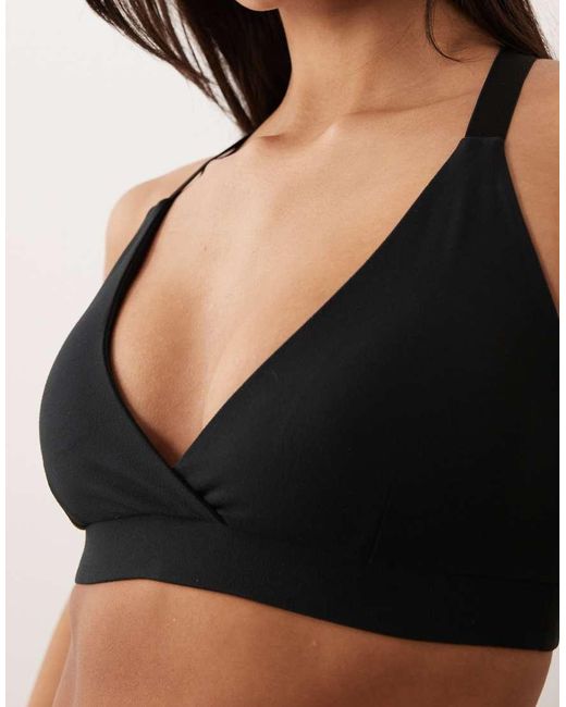 4505 Black V-neck Medium Support Sports Bra With Adjustable Straps