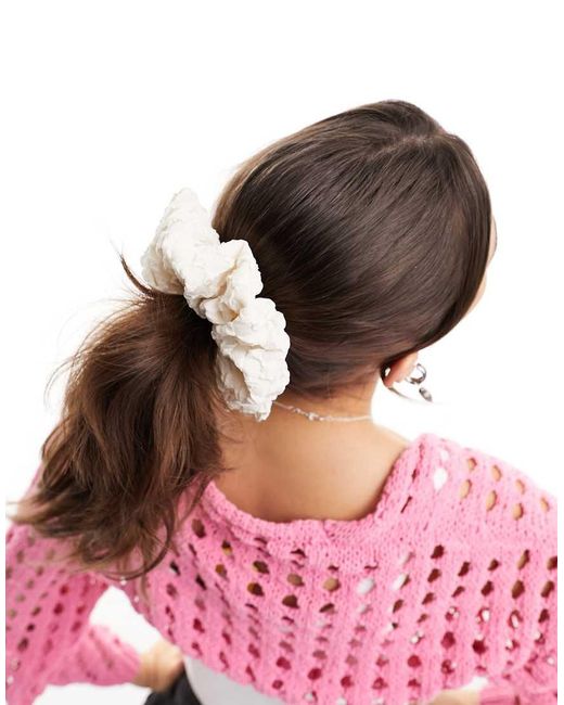 SUI AVA White Oversized Hair Scrunchie