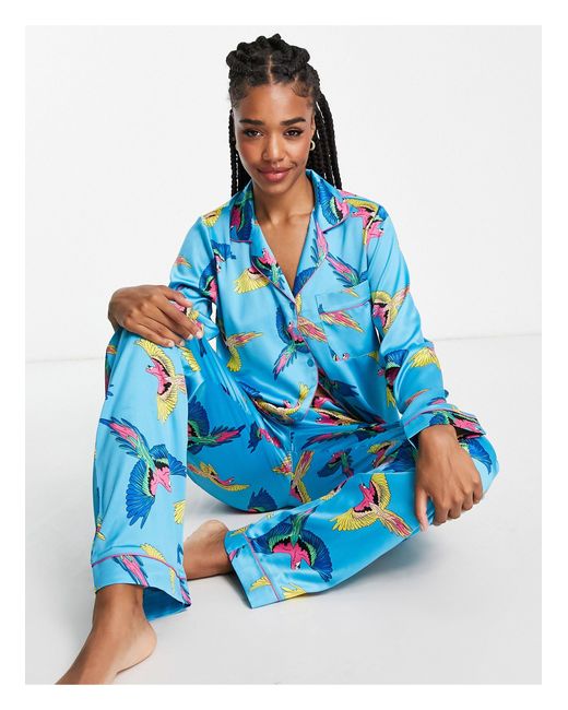Chelsea Peers Premium - Satijnen Pyjamaset Van Top Met Reverskraag En Broek in het Blue