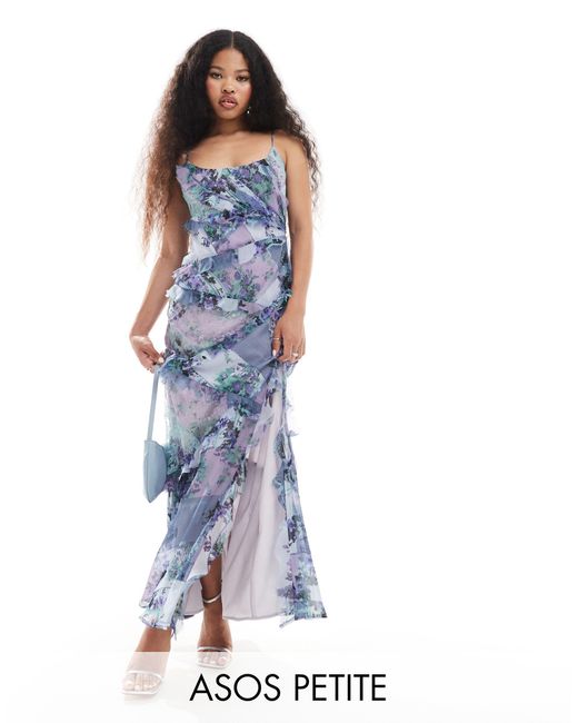 Asos design petite - robe longue coupée en biais à imprimé fleurs variées avec bretelles fines et volants - bleu ASOS en coloris Blue