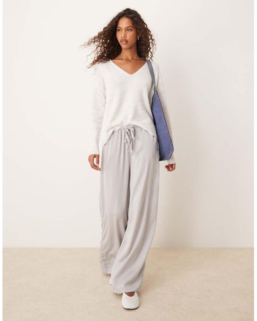 Jdy White V-Neck Jumper