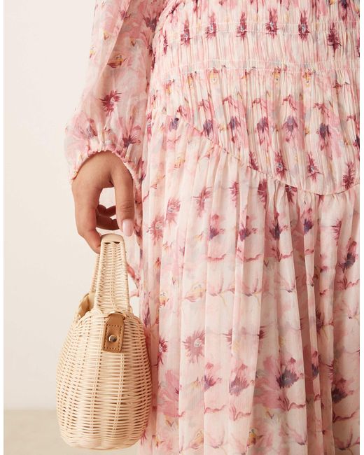 ASOS Pink – hochgeschlossenes, gerafftes maxikleid mit hübschem blumenmuster und winkelstreifen-detail