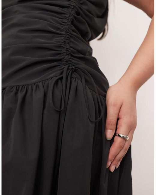Curve - robe longueur mollet à détail froncé, col cheminée et taille basse ARRANGE en coloris Black