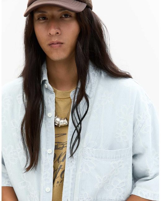 Chemise en denim à fleurs et manches courtes - indigo pâle Pull&Bear pour homme en coloris Blue