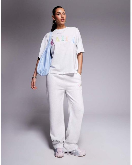 Joggers Gris Jaspeado De Pernera Ancha Con Logo Bordado Estilo Arcoíris De (Parte De Un Conjunto) Kaiia de color Gray