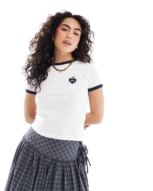Pull&Bear White Big Apple Baby Tee