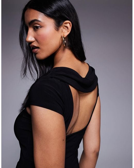 Crop top dos-nu près du corps d'ensemble ASOS en coloris Black