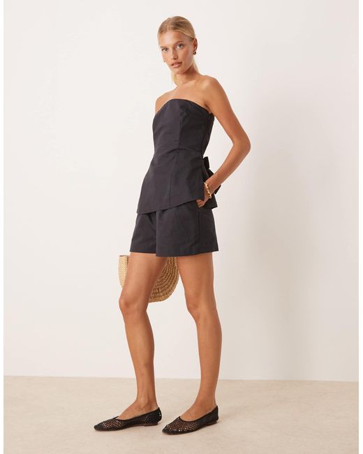 Tala Natural – elegante shorts aus schwerem leinenmix