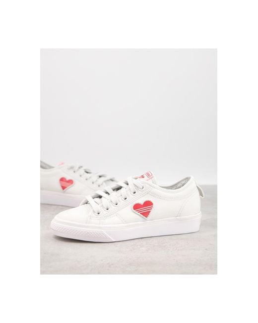 Saint-valentin - nizza - baskets avec imprimé cœur adidas Originals en  coloris Blanc | Lyst