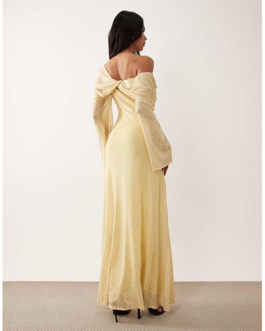 lunares vestido amarillo con mangas
