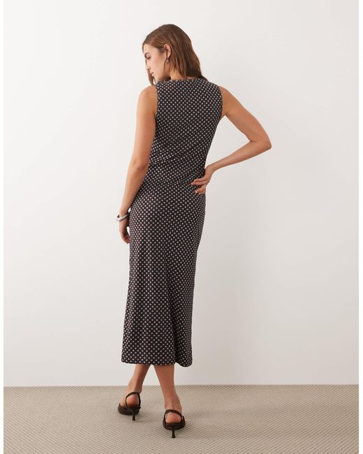Ghospell Natural – anschmiegsames, ärmelloses midikleid