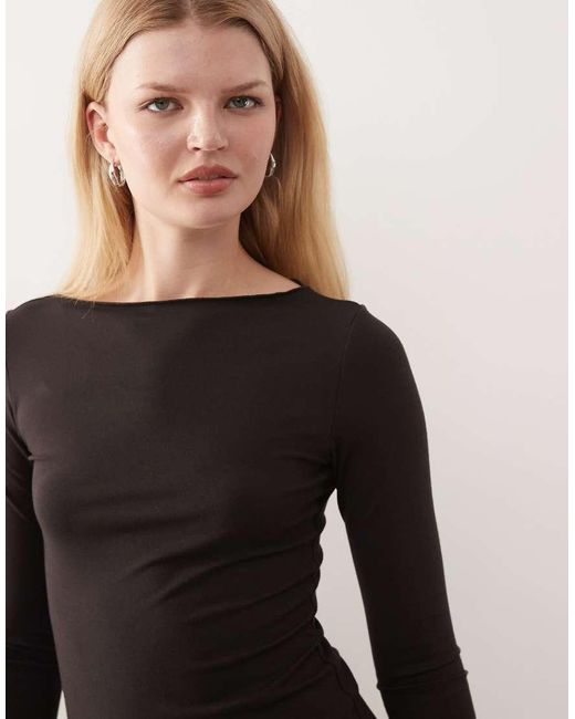 Weekday Mini Jurk Met Boothals En Lange Mouwen in het Black