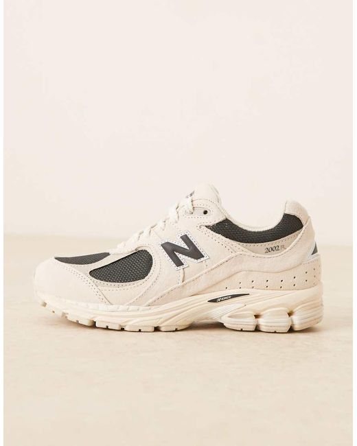 New Balance Natural 2002 Trainers