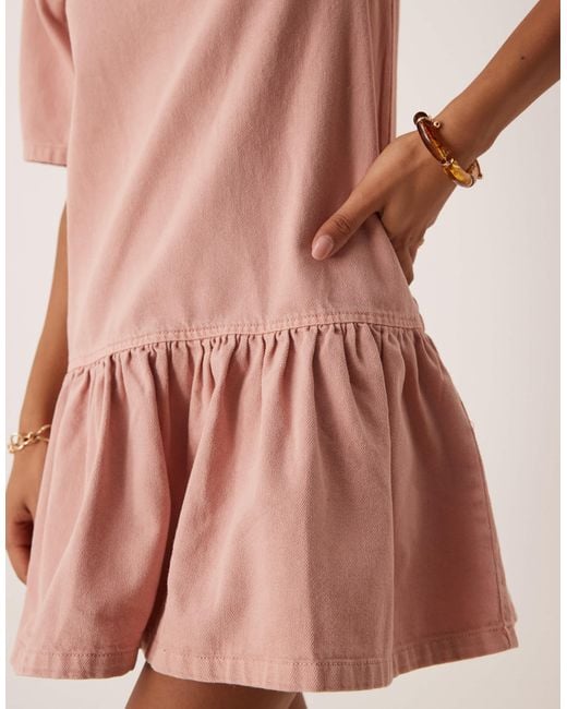 Robe t-shirt courte en denim avec taille basse - rose ASOS en coloris Pink