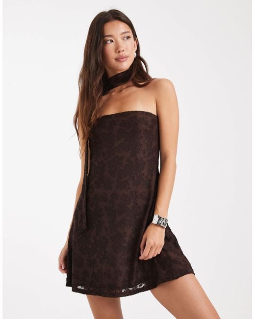 Robe courte en dentelle avec foulard - chocolat Miss Selfridge en coloris Red
