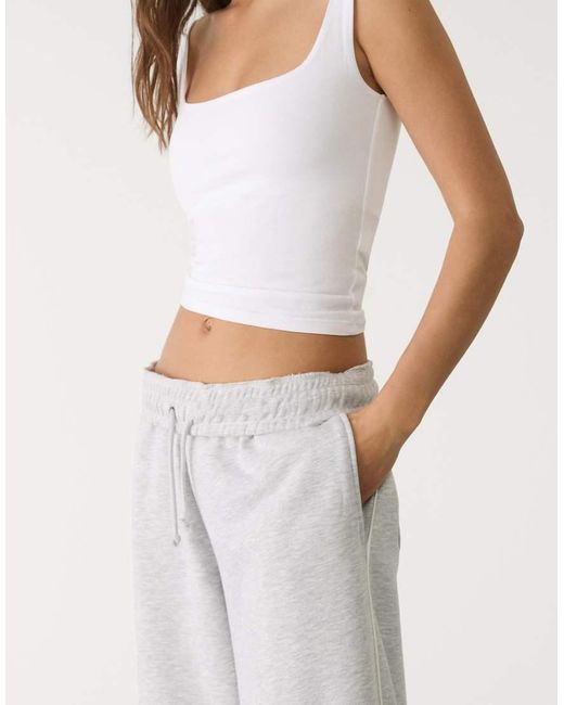 Stradivarius Broek Met Wijde Pijpen in het White
