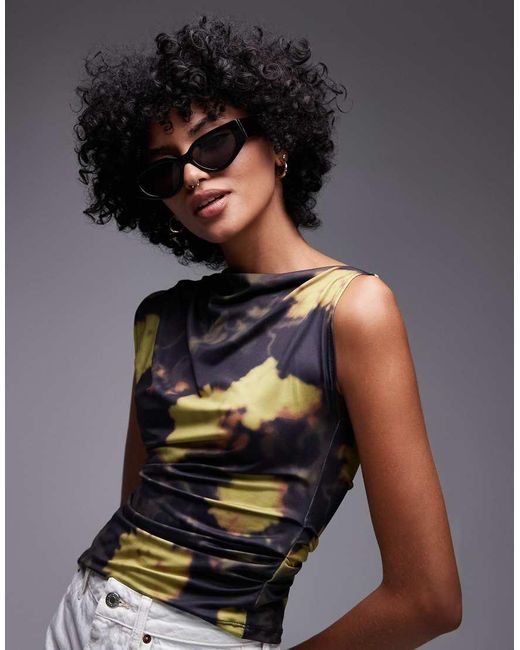 Top Senza Maniche Con Stampa A Fiori Sfocati Arricciato Sul Lato di TOPSHOP in Black