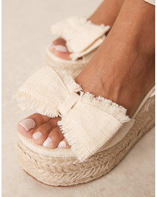 ASOS Natural – tabitha – sandalen aus natürlichen materialien mit keilabsatz und schleifenverzierung