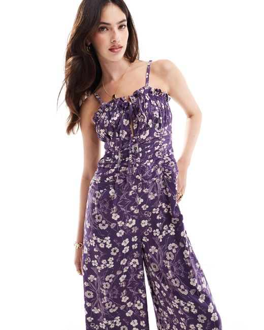 Combinaison à taille froncée et imprimé fleuri avec buste volanté - violet/blanc ASOS en coloris Purple