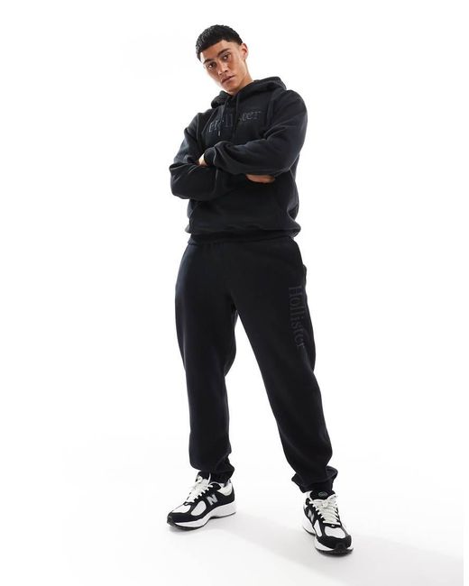 Joggers Negros Sueltos Técnicos Con Bajos Ajustados Y Logo Universitario De (Parte De Un Conjunto) Hollister de hombre de color Black