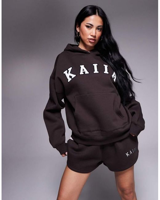 Felpa Oversize Con Cappuccio Cioccolato Con Logo Ricamato di Kaiia in Black
