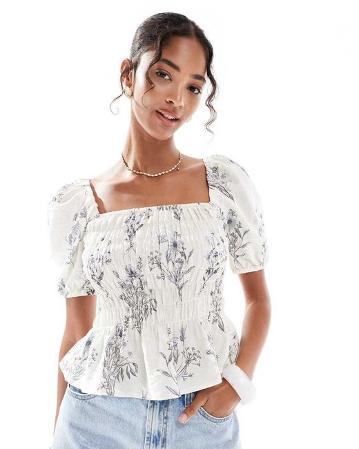 Top Fruncido De Manga Corta Y Estilo Mesonera Con Estampado Floral De -Blanco New Look de color White