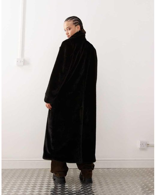 Kyou di Weekday in Black