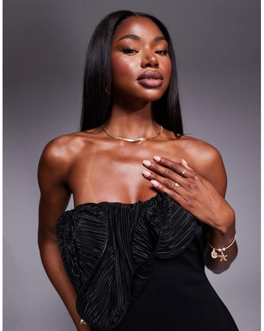 Robe longue à volants plissés en imitation néoprène ASOS en coloris Black