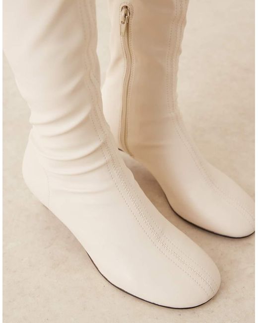 Botas Por La Rodilla Amarillo Pastel Estilo Calcetín Con Puntera Redondeada Coral De -Neutro ASOS de color Natural