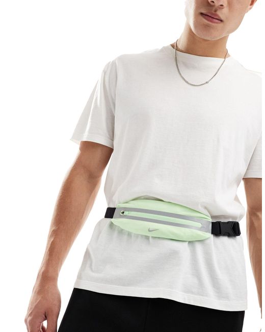 Riñonera deportiva verde vapor slim 3.0 Nike de hombre de color White