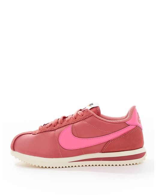 Nike Cortez in het Pink
