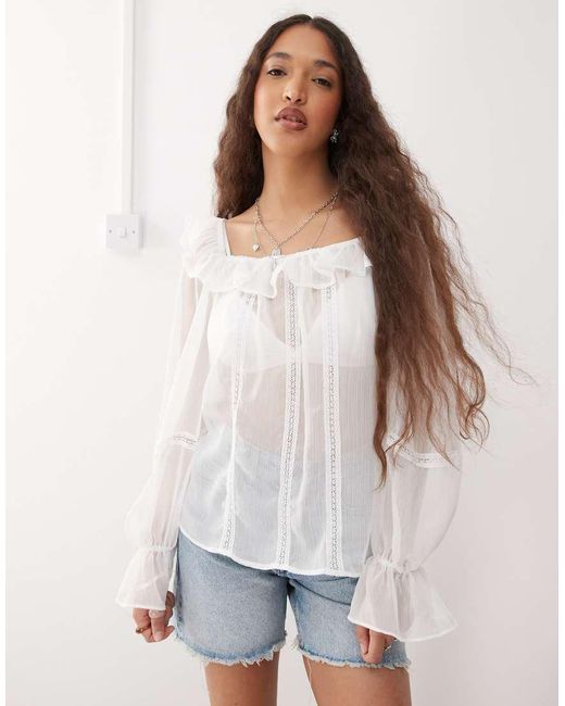 Reclaimed (vintage) Doorschijnende Top Met Vierkante Hals, Ruches En Kanten Rand in het White