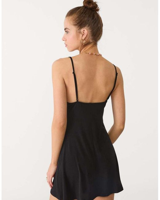 Stradivarius Mini Jurk Met Halslijn in het Black