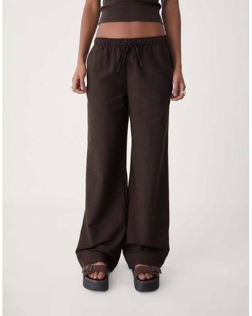 Pantaloni Fluidi di Stradivarius in White