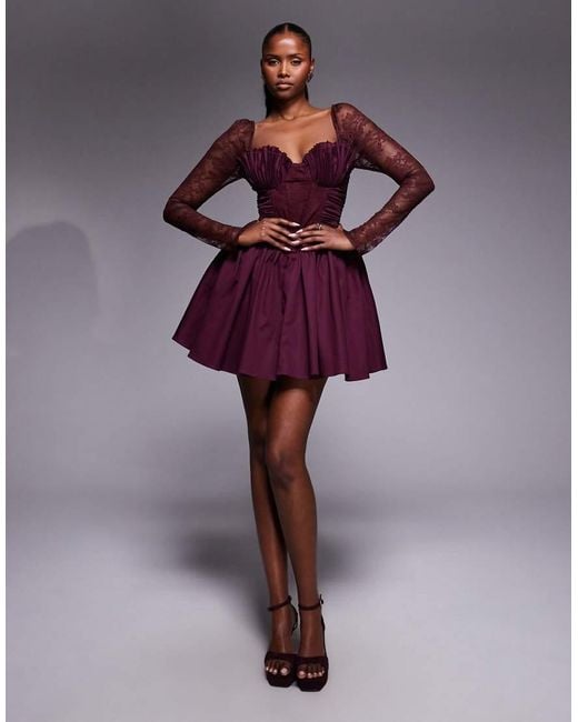 Vestido Corto Color Baya Estructurado Con Volante En El Bajo Y Manga Fruncida De Encaje Transparente De -Rojo ASOS de color Purple