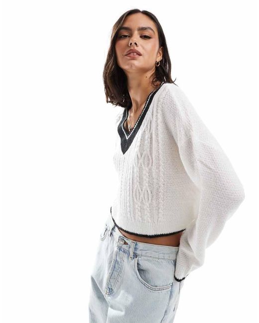 Miss Selfridge Ruimvallende Varsity Trui Met V-Hals in het White