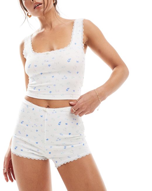 Cotton On White Cotton on – geripptes pyjama-oberteil mit spitzenborte und em blümchenmuster