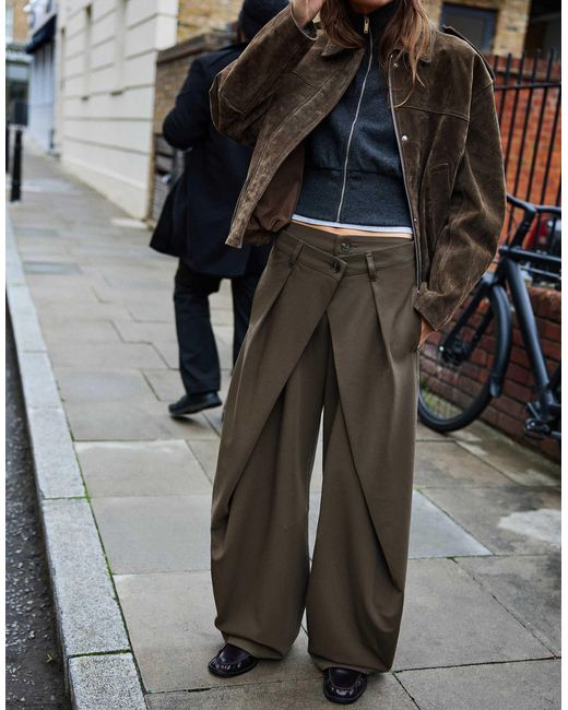 Bershka Brown Tall – barrel-hose