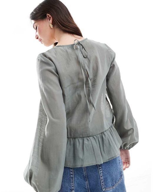 Top De Manga Larga Con Sobrefalda En El Bajo De ASOS de color Gray