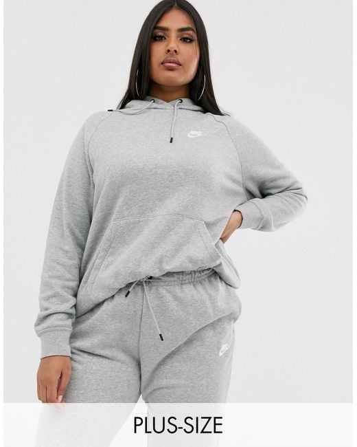 grey nike sweatpants and hoodie