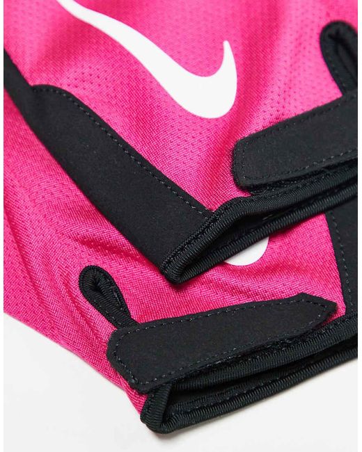 Essential 2.0 di Nike in Pink