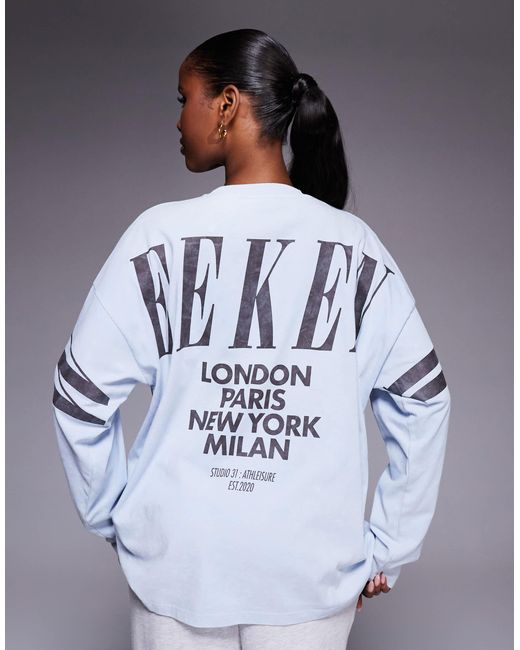 Weekend collective - icon - t-shirt à manches longues avec logo superposé au dos - cendré délavé et chocolat ASOS en coloris Blue