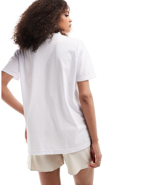 X perrie sian - t-shirt bianca con dettaglio con tasca all'uncinetto di In The Style in White