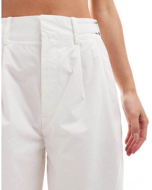 Petite - pantaloni super ampi bianchi sartoriali di Stradivarius in White