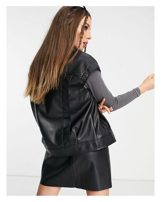 Bershka Synthetic Sleeveless Faux Leather Jacket in Black - Save 36% | Lyst