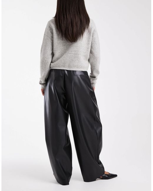 Pantalon habillé coupe cocon en similicuir ASOS en coloris White